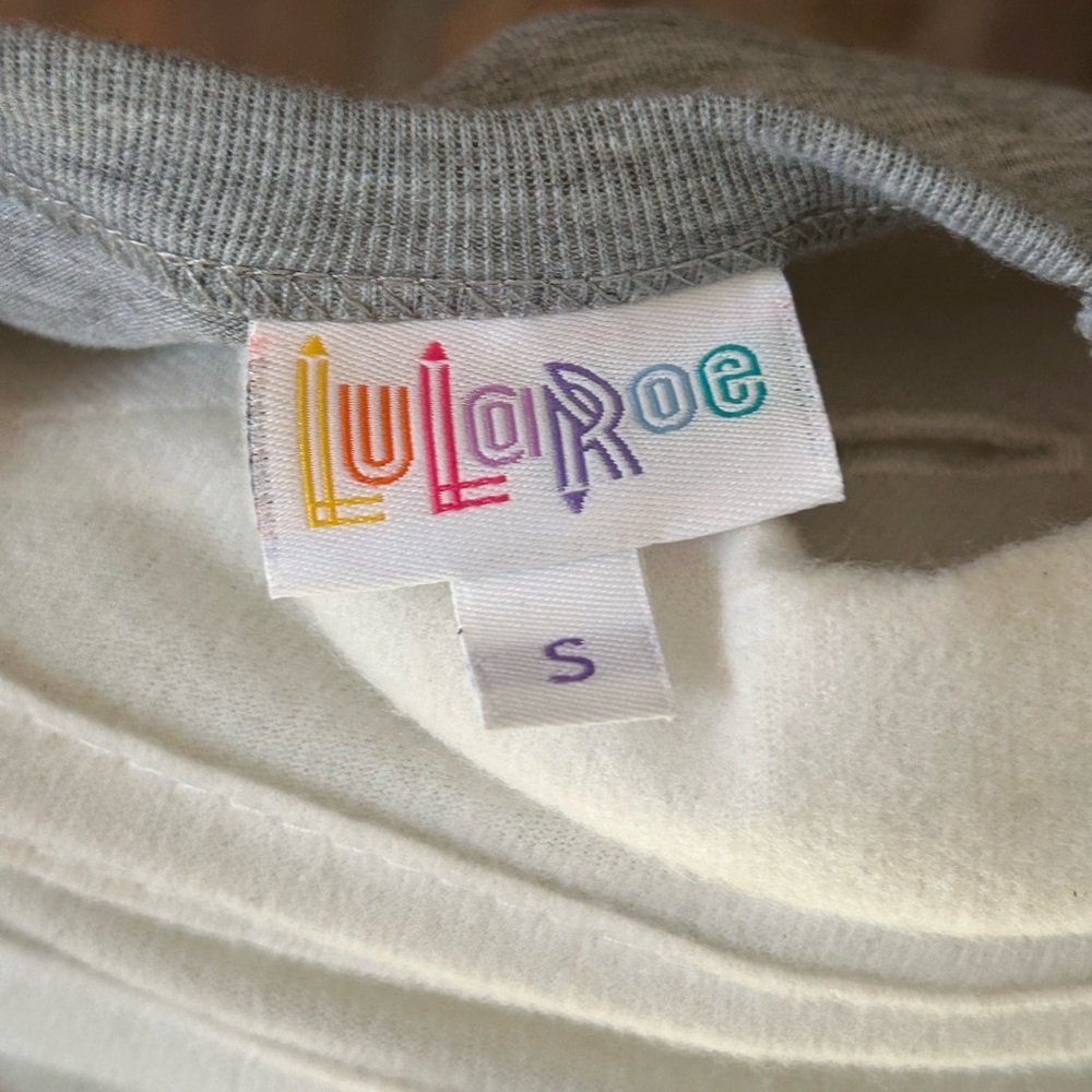 ❤️NWT-LuLaRoe Randy top -Gray body with Floral Raglan Sleeves-size small - Picture 6 of 6